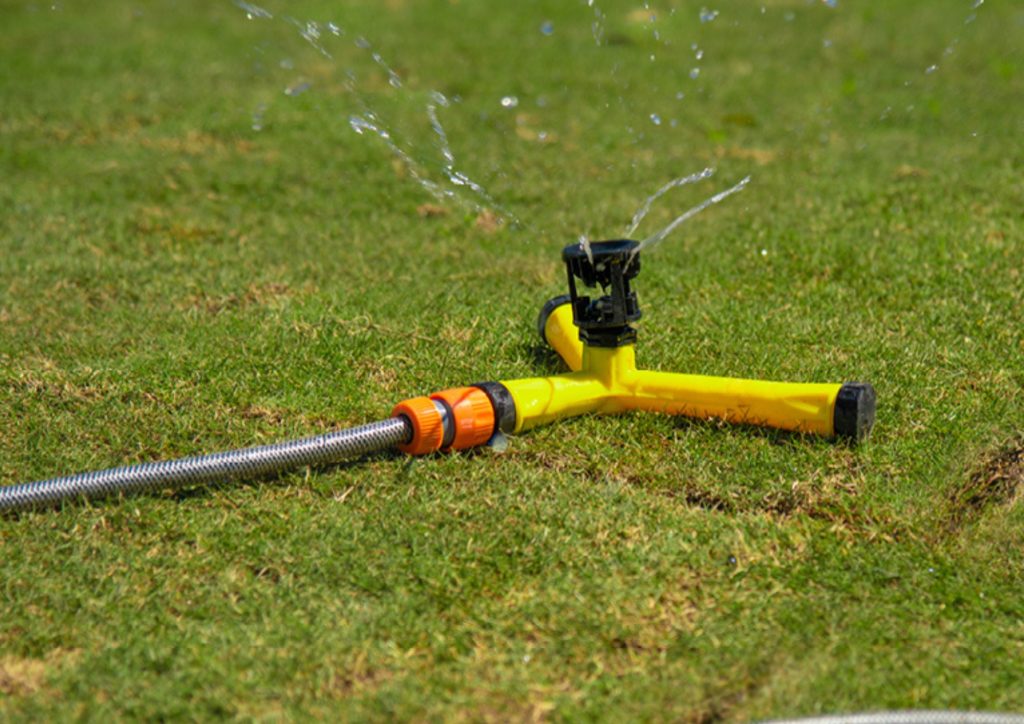 Wobble tee sprinkler
